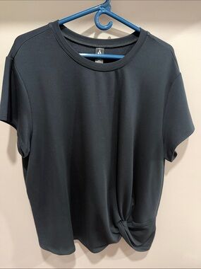 Skechers Black Tee with twist hem detail XXL